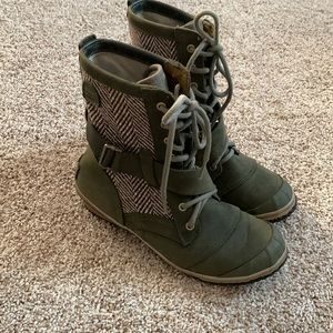 Sorel lace up boots